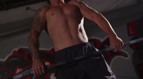 Man lifting weights Video stock 62347426