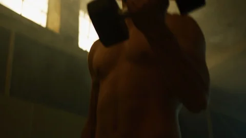 Man lifting weights Video stock 100035696