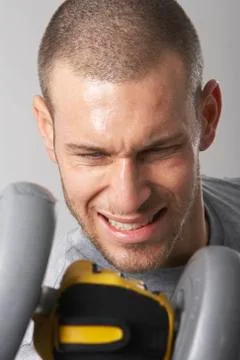 Man Lifting Weights Foto stock