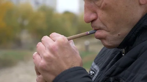 Man lighting cigarette Stockbeeldmateriaal 81549058