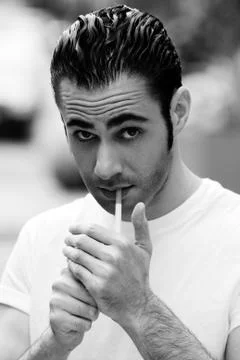 Man lighting cigarette Foto stock
