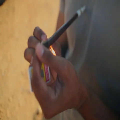 Man lighting a midwakh. Stock Footage 69480533