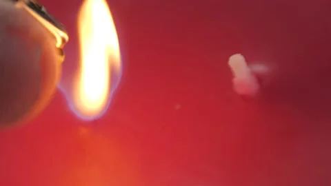 Man Lights Candle Vídeo Stock 148398046