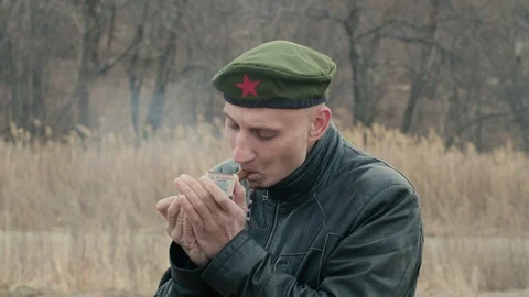 Man lights a cigar Stock Footage 106044939