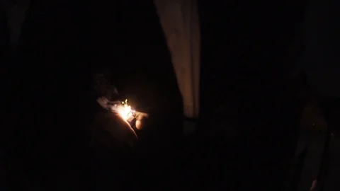 A man lights sparklers for a holiday. 库存影片 123737504