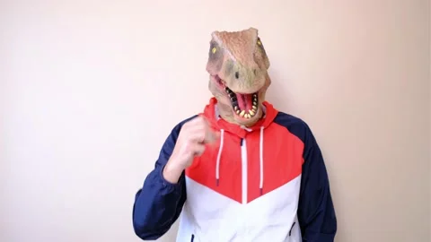 Man with lizard mask and counting on fingers Stock-Footage 150896944