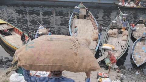 Man loading boat with cargo bags on head,Dhaka,Bangladesh Stock Footage 104898957