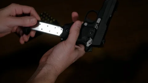 Man Loading A Gun Vídeo Stock 103068561