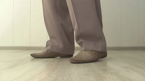 Man long waits Video stock 39719335