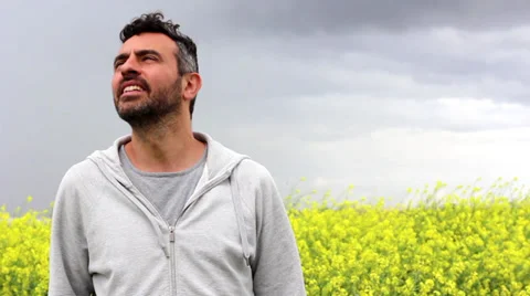 Man looking in different directions Stock Footage 36403025