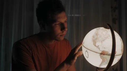 Man looking to the globe. 4k. Video stock 137840062