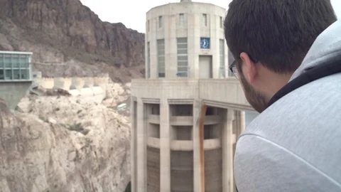 Man looking into the hoover dam Video stock 106410767