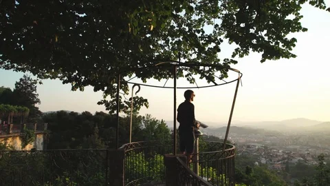 Man looking at horizon Video stock 128092925