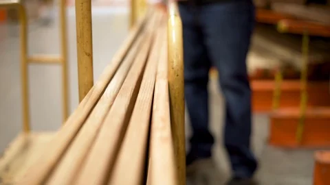 Man looking for lumber in hardware store during coronavirus Vídeos de archivo 128333651