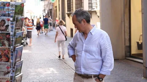 Man looking at magazines Stock Footage 27276718