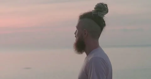 Man looking at ocean head close-up back view close-up Reflections on meaning Stock Footage 271008609