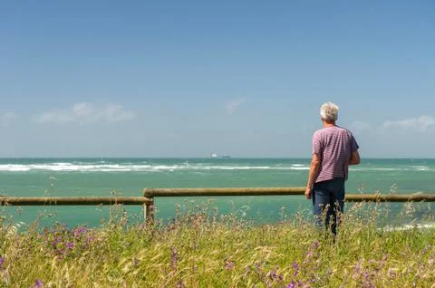 Man looking at the sea Fotos Stock