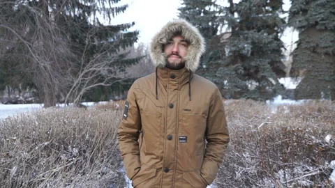 Man is looking on the sky Video stock 86376086