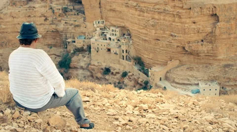 A man looking at the St. George Monastery, Israel, desert 動画素材 44343445