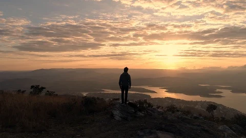 Man looking at sunset 動画素材 103803865