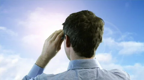 Man looking through Binoculars Vidéo 387831