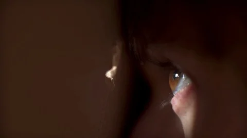 A man looking through a hole Stock Footage 71370821