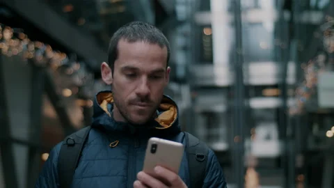 Man looking worried while talking on the phone in the city Video stock 130971188