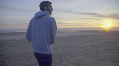 Man looks around at the beach Stock Footage 59903739