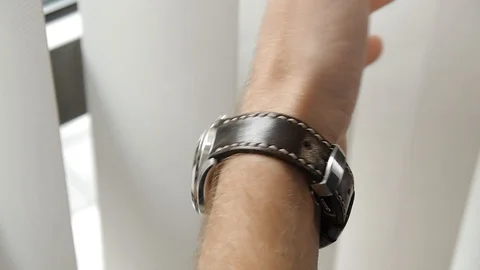 Man looks at the clock on his arm Stock-Footage 119907301
