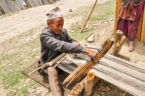 Man with loom in Nepal Foto stock