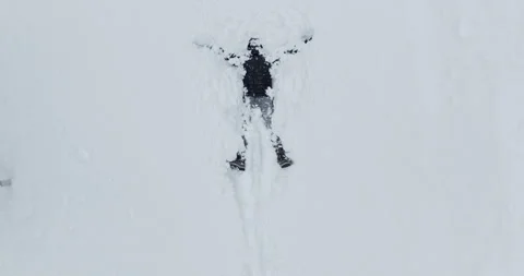 Man Lying In Snow Making Angel Pattern 库存影片 277296449
