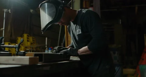 Man in Machine Shop Measuring - Clip 001 Stockbeeldmateriaal 163944376