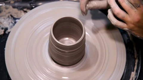 Man makes a clay pot or vase on a potter's wheel Vídeos de archivo 328831130