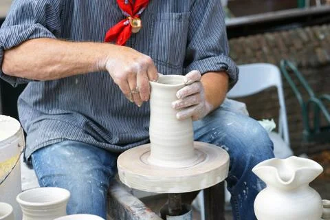 A man makes a pitcher of clay Stock-Fotos