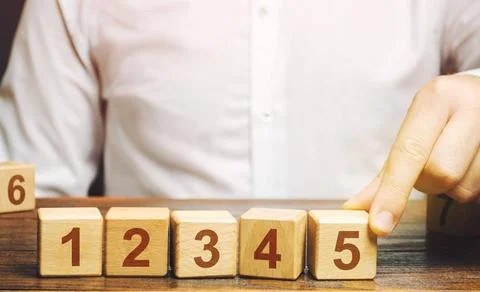 Man makes a plan. Discussing a step-by-step action plan in the contract. P... Stock-Fotos