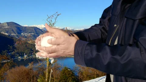 Man Making and Breaking a Snow Ball and Joy Mountain View Vídeos de archivo 194011821