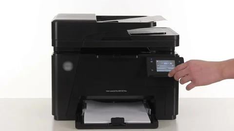 Man making copies with a copy-machine Vídeos de archivo 69910152