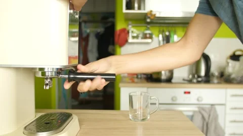 Man making espresso at home with white coffee machine. Dolly shot Vídeo Stock 68175800