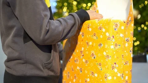 Man making gift box in Christmas and new year holiday celebration, slow-motion Stock Footage 100530081