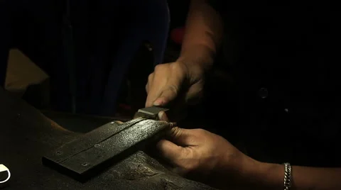 Man making jewelry Видео 56540908