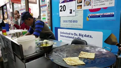 Man making paratha bread with skill and style Stockbeeldmateriaal 139134204