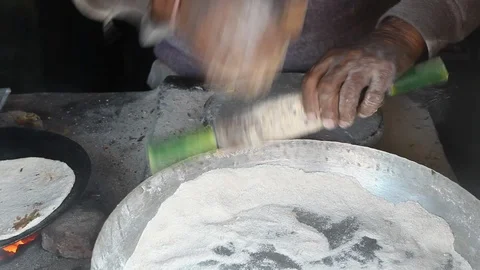 Man making paratha 스톡 동영상 94570374