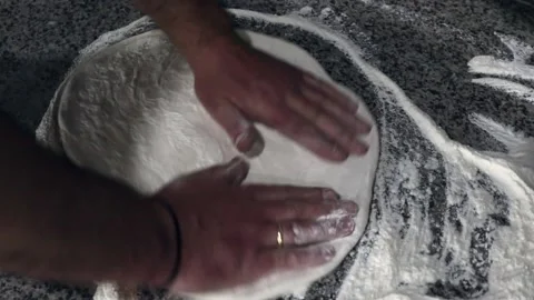 Man making pizza dough Видео 200204153