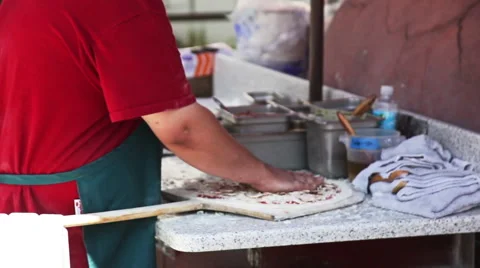 Man making pizza Stock-Footage 40008486