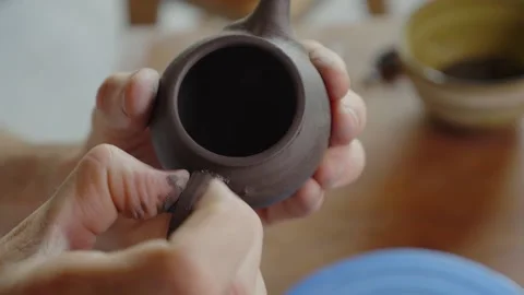 A man making a pottery Vídeo Stock 167681013