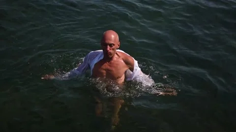 Man making splash in the sea Stock Footage 171608918