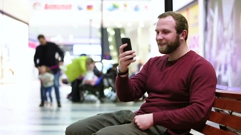 Man in the Mall use mobile video communication Stock Footage 74031756