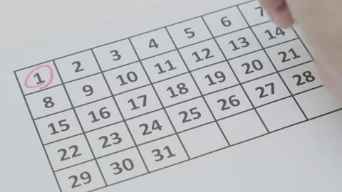 Man marks numbers 1 and 31 in calendar grid, red felt-tip pen 스톡 동영상 271070873