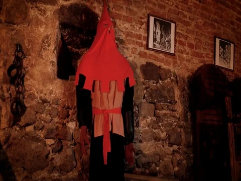 Man in a mask in the chamber for a motel Stock-Footage 79166140