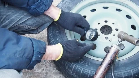 Man measures the pressure in the wheel Video stock 108112353